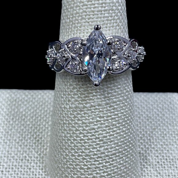 Swarovski Marquise Ring White Gold SZ 7 Romantic Coquette Glam Vintagecore Bling - Picture 5 of 9
